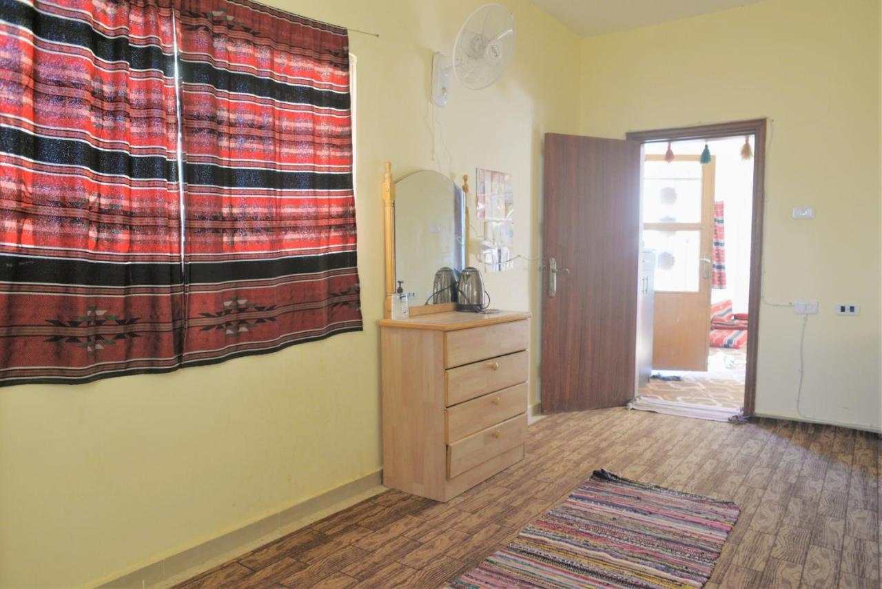 Happy Bedouin House Petra Bed and Breakfast Al Hayy Εξωτερικό φωτογραφία