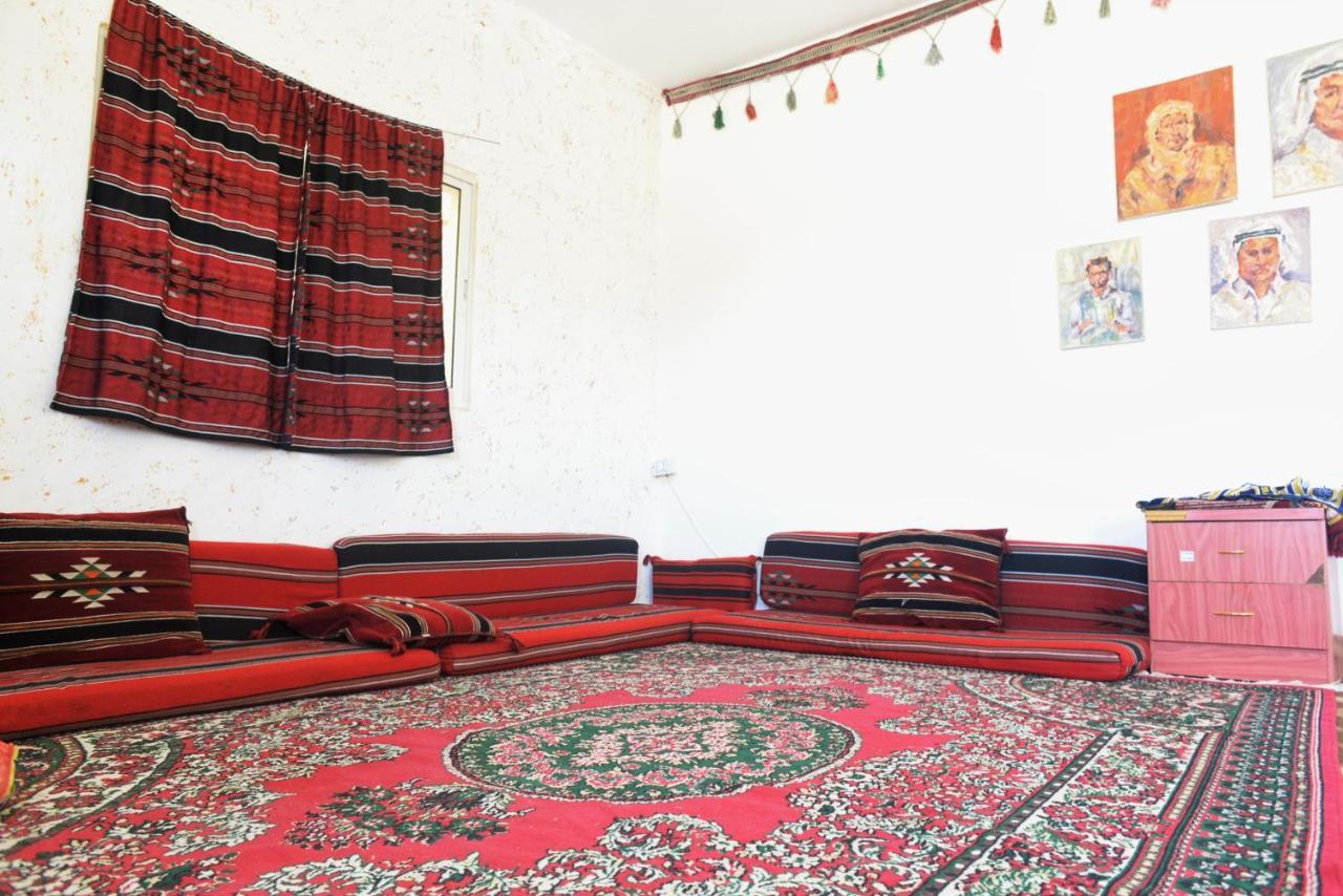 Happy Bedouin House Petra Bed and Breakfast Al Hayy Εξωτερικό φωτογραφία