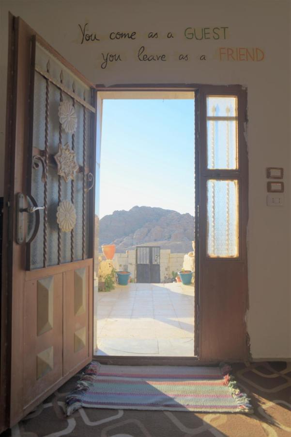 Happy Bedouin House Petra Bed and Breakfast Al Hayy Εξωτερικό φωτογραφία