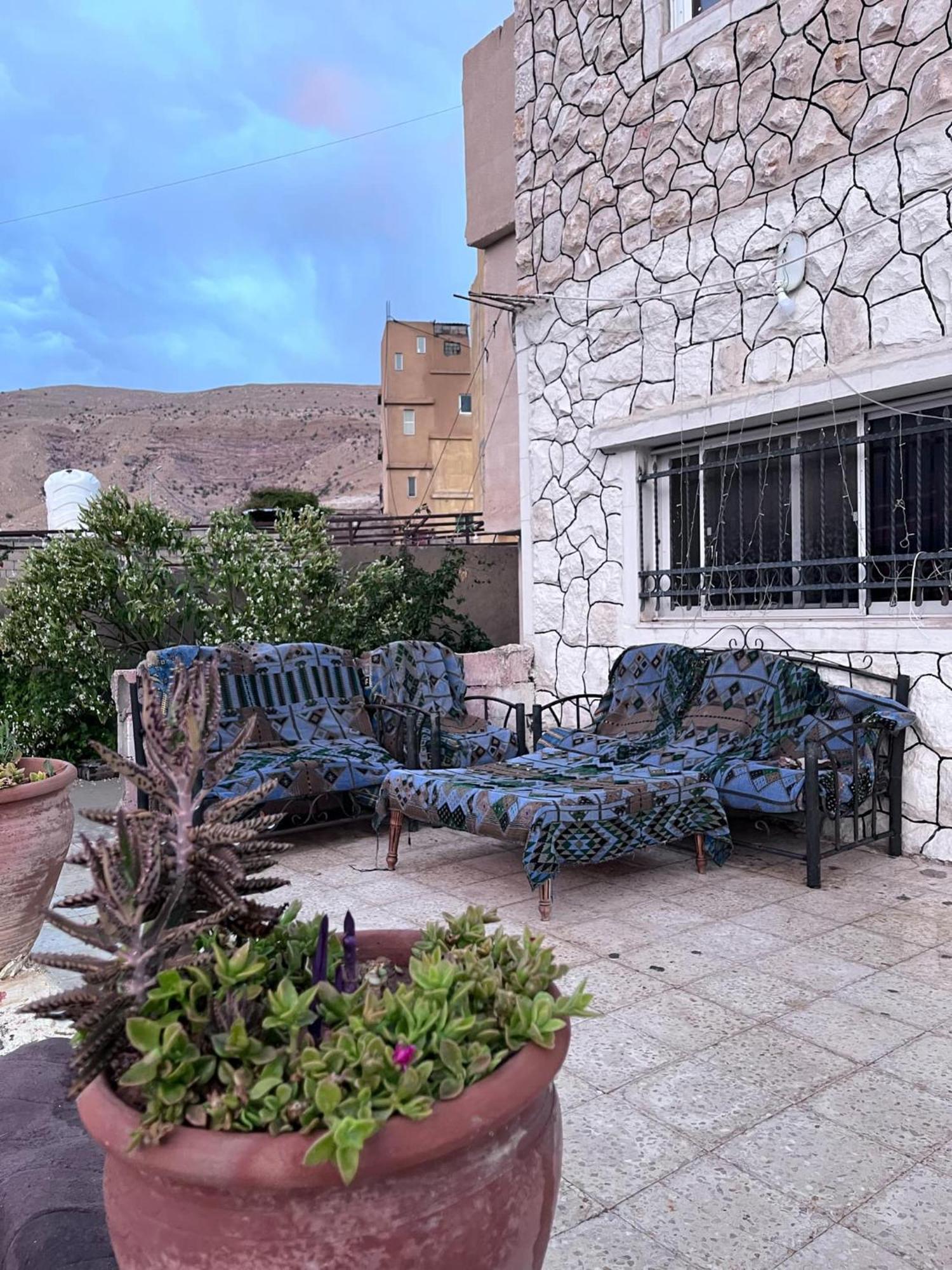 Happy Bedouin House Petra Bed and Breakfast Al Hayy Εξωτερικό φωτογραφία