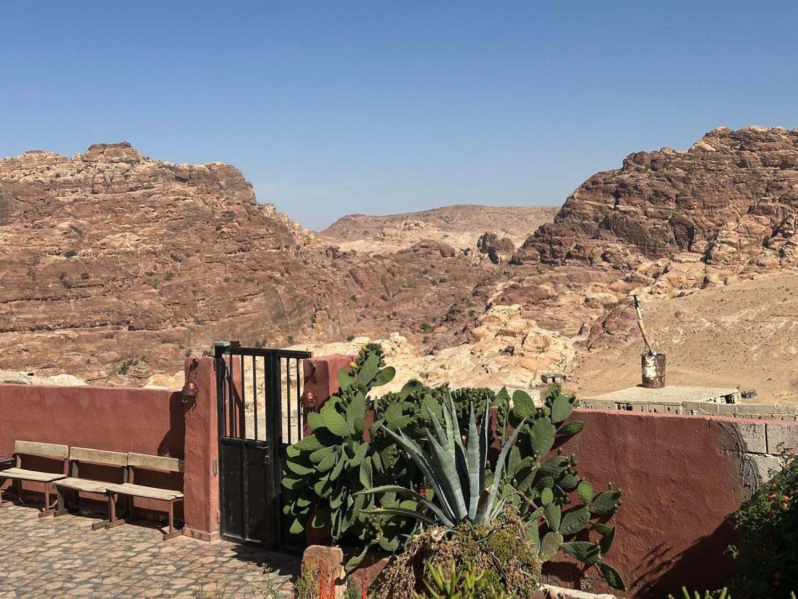 Happy Bedouin House Petra Bed and Breakfast Al Hayy Εξωτερικό φωτογραφία