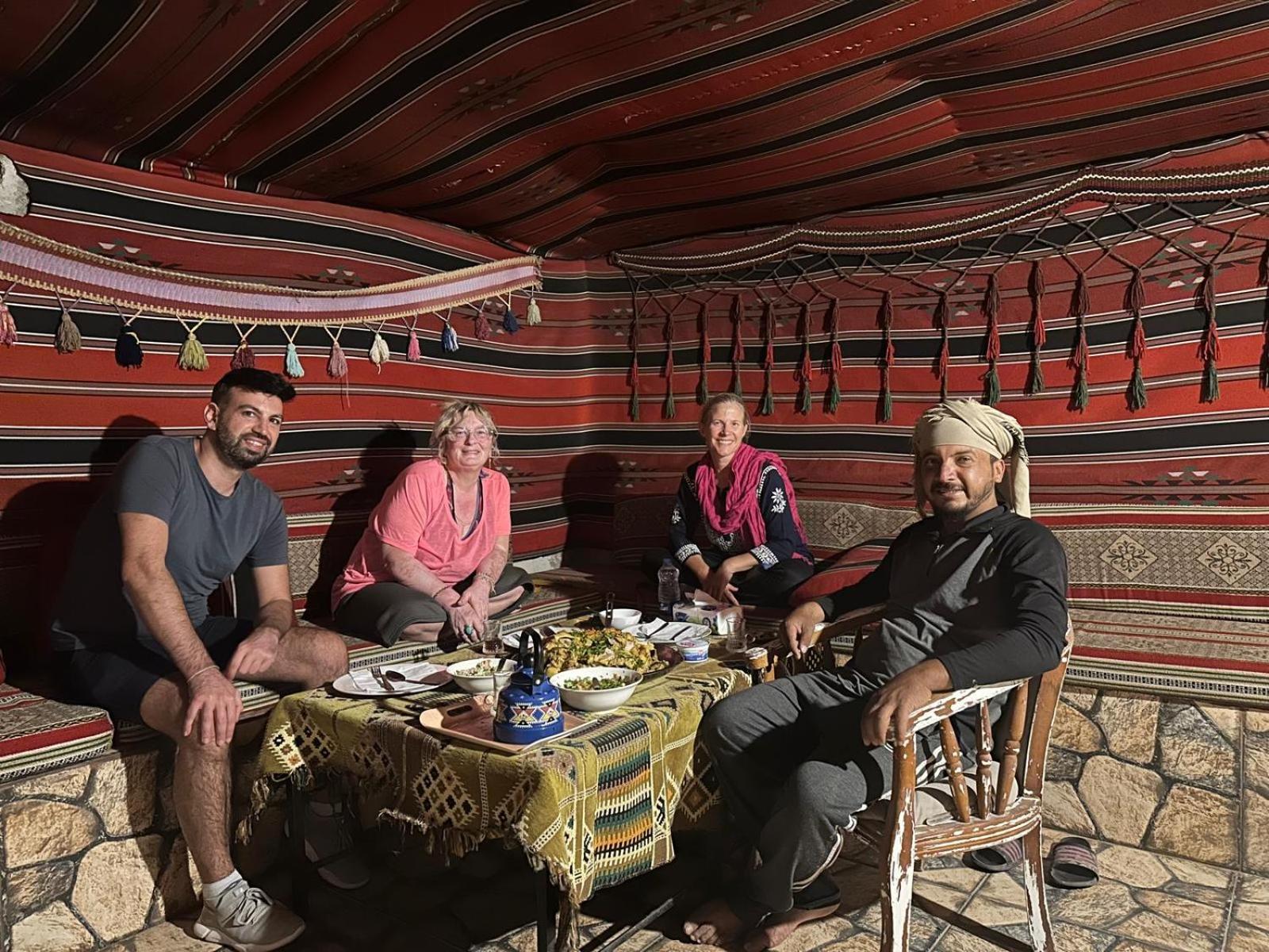 Happy Bedouin House Petra Bed and Breakfast Al Hayy Εξωτερικό φωτογραφία