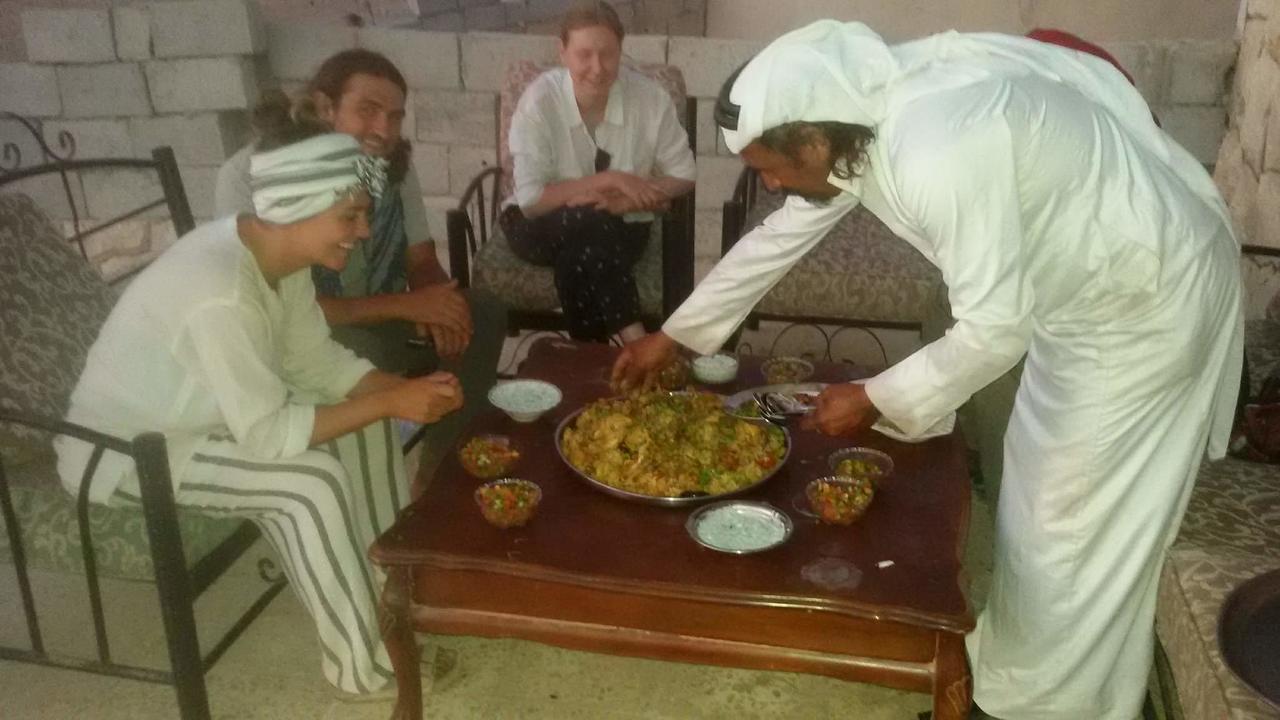 Happy Bedouin House Petra Bed and Breakfast Al Hayy Εξωτερικό φωτογραφία